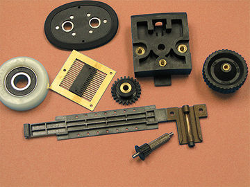 Modelagem por injeção plástica com POM Material And Metal Part, as peças usadas no campo de Daylife