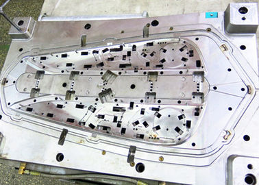 O carro decora o molde, molde interior da guarnição de BMW de duas cavidades com plástico preto PA66, padrão do molde de Hasco